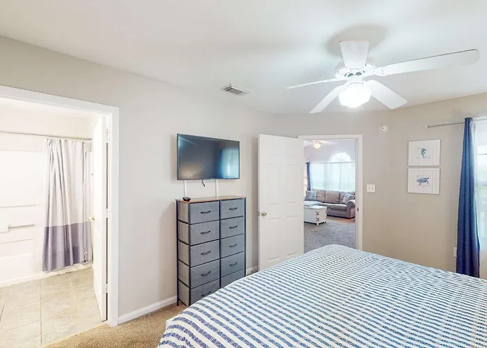Second Floor With Pool & Hot Tub Access Wifi Private W&d And Ac Holiday home *